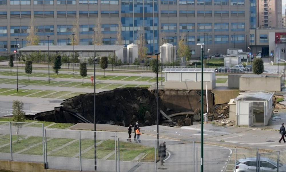 Πανικός στην Ιταλία: Υποχώρησε το έδαφος σε πάρκινγκ νοσοκομείου